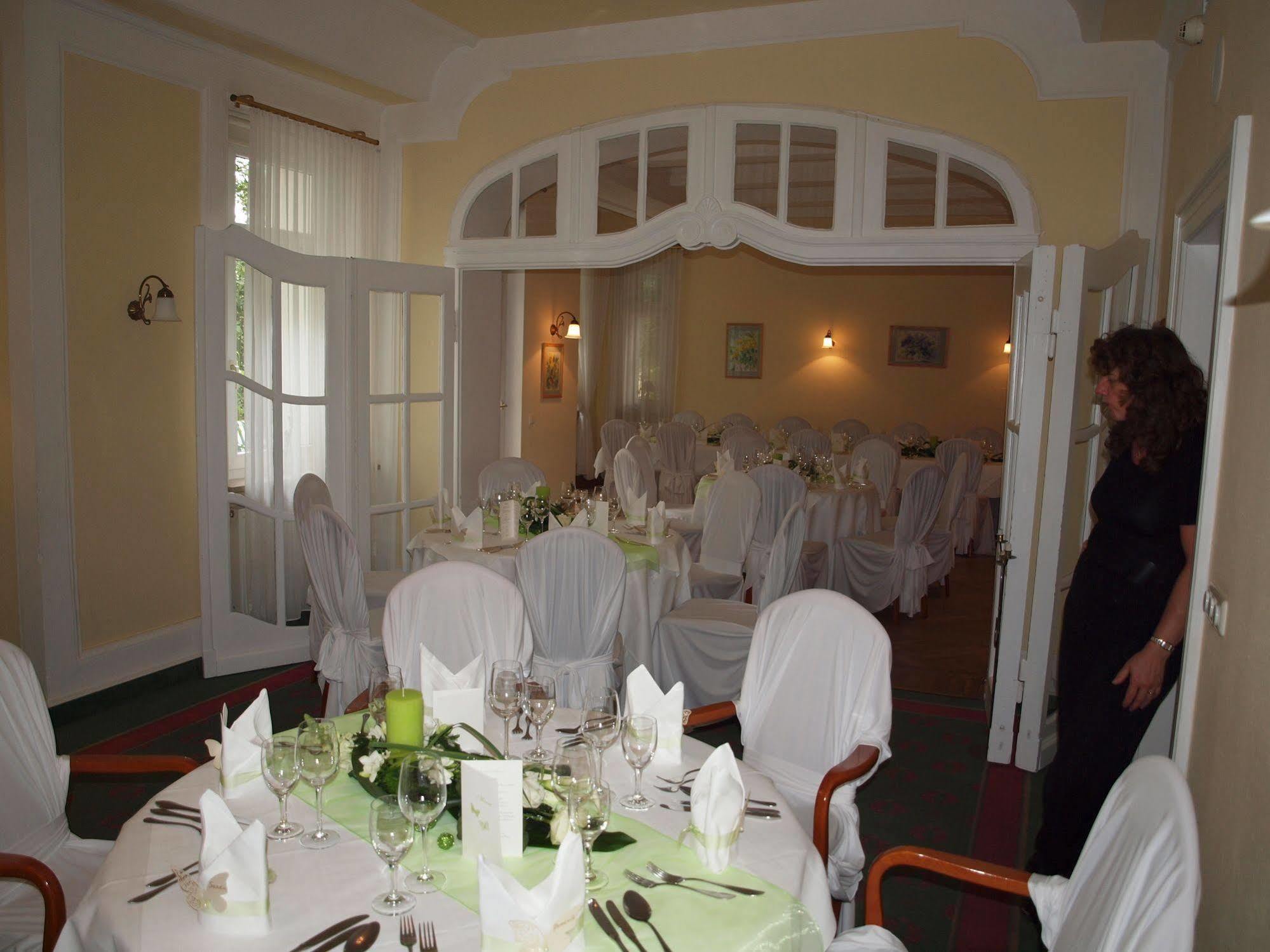 Hotel & Restaurant Bellevue Schmoelln Kültér fotó